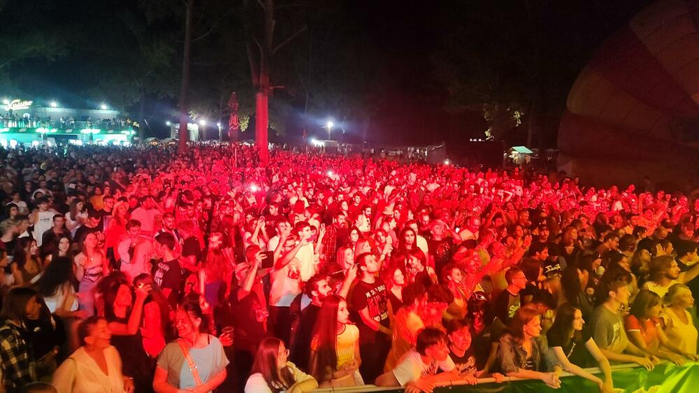 <p>Druge večeri Lake festa nastupiće Pankreas, Partibrejkersi, YU grupa, Kerber i Mahmut Orhan</p>