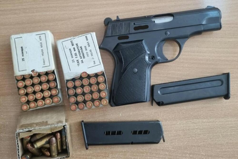 Pištolj marke "Zastava" M70, cal 7,65mm i 68 komada municije, Foto: Uprava policije