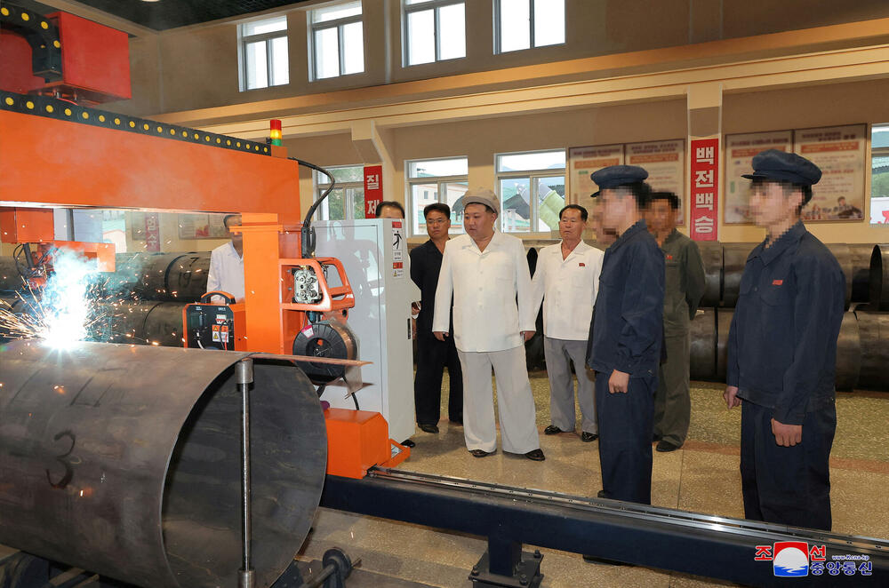 <p>Obilazak je organizovan manje od dvije nedjelje nakon što je Kim Džong Un, u pratnji visokih ruskih i kineskih zvaničnika, prisustvovao vojnoj paradi u Pjongjangu povodom 70. godišnjice primirja u Korejskom ratu</p>