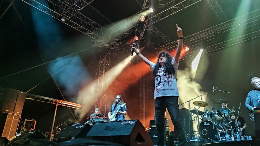 <p>I večeras publiku čeka bogat line up - prvi će nastupiti Električni orgazam, zatim Smak +, Zoster, Vojko V, dok će zavjesu na ovogodišnji festival spustiti DJ James Zabiela</p>