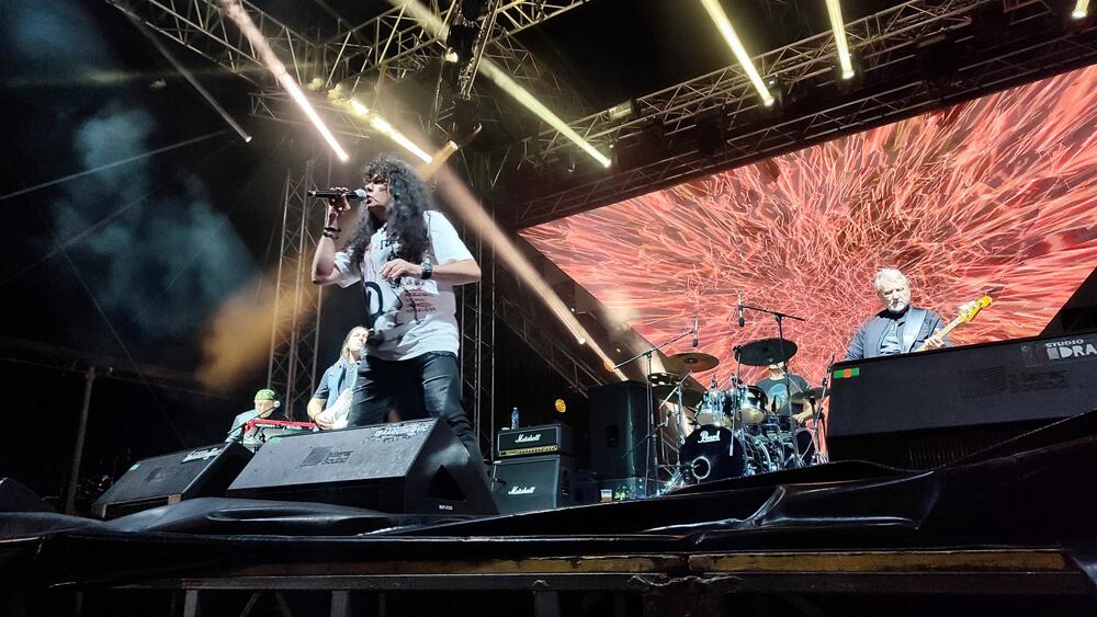 <p>I večeras publiku čeka bogat line up - prvi će nastupiti Električni orgazam, zatim Smak +, Zoster, Vojko V, dok će zavjesu na ovogodišnji festival spustiti DJ James Zabiela</p>