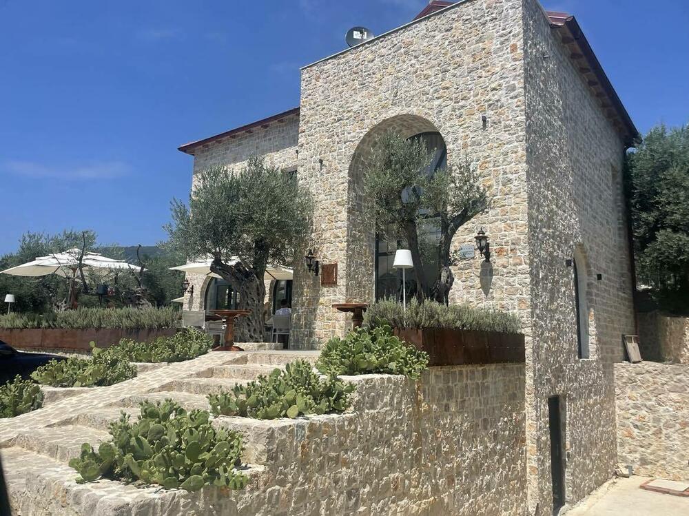 A hotel built in the middle of an olive grove: the House of Olives