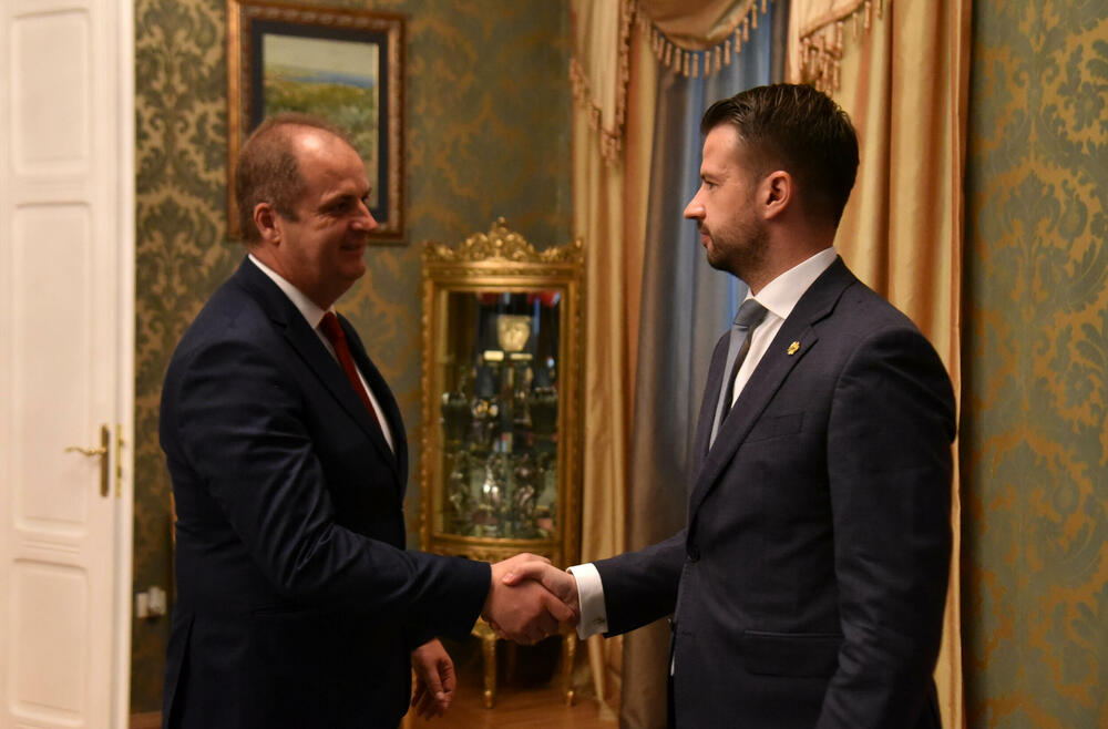 <p>""Mandatar budući, g. Spajić, mora imati na umu da sastavljanje vlade nije samo matematički posao, nego mora biti i programski", ističe lider Force</p>