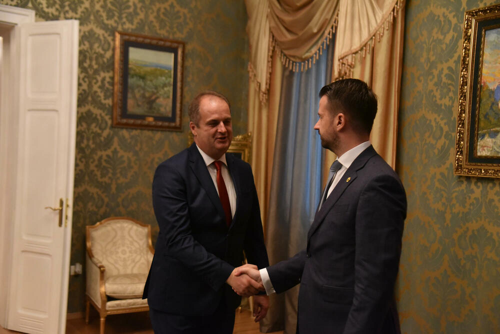 <p>""Mandatar budući, g. Spajić, mora imati na umu da sastavljanje vlade nije samo matematički posao, nego mora biti i programski", ističe lider Force</p>