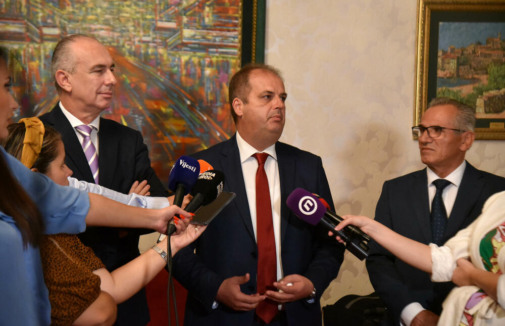 <p>""Mandatar budući, g. Spajić, mora imati na umu da sastavljanje vlade nije samo matematički posao, nego mora biti i programski", ističe lider Force</p>