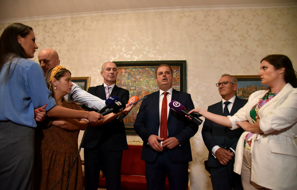 <p>""Mandatar budući, g. Spajić, mora imati na umu da sastavljanje vlade nije samo matematički posao, nego mora biti i programski", ističe lider Force</p>