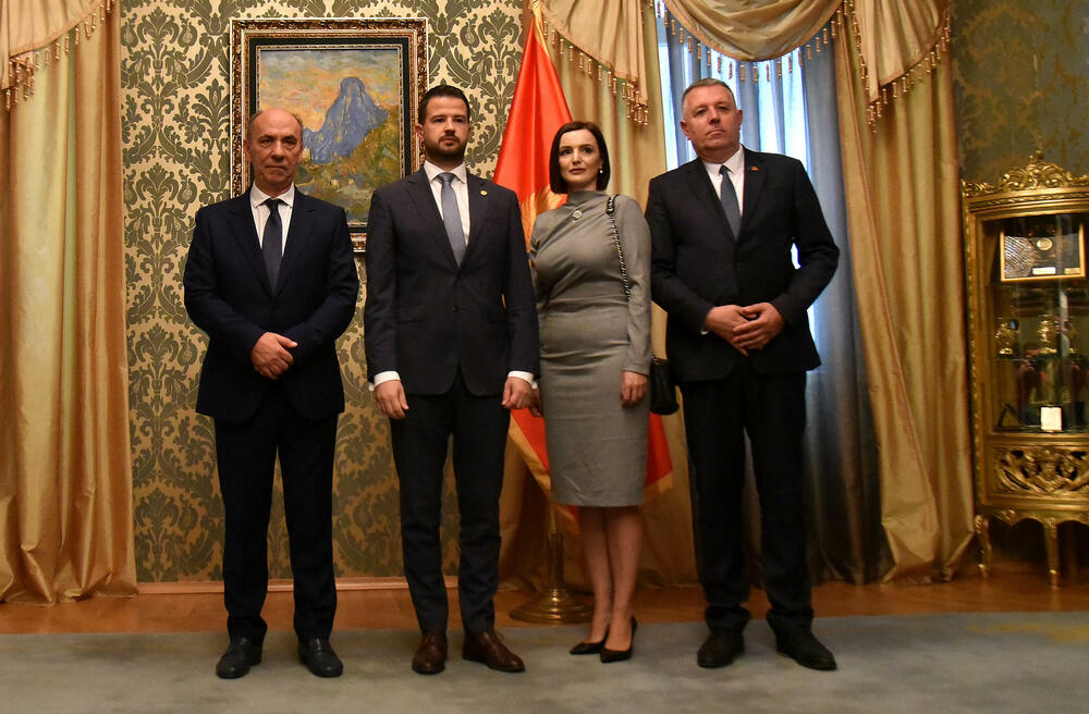 <p>Sastanak predsjednika sa predstavnicima Saveza građana CIVIS</p>