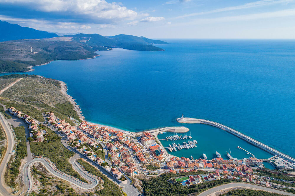 Nakon završetka gradnja “Lustica Bay” bi imala šest hiljada stanovnika, Foto: Sinisa Lukovic