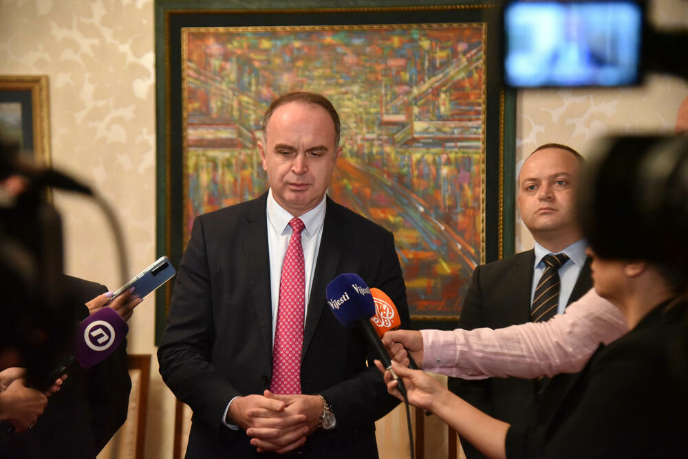 <p>"Svako ko može da ima jasan stav o programskim principima i EU integracijama za nas je partner", poručio je Đeljošaj</p>