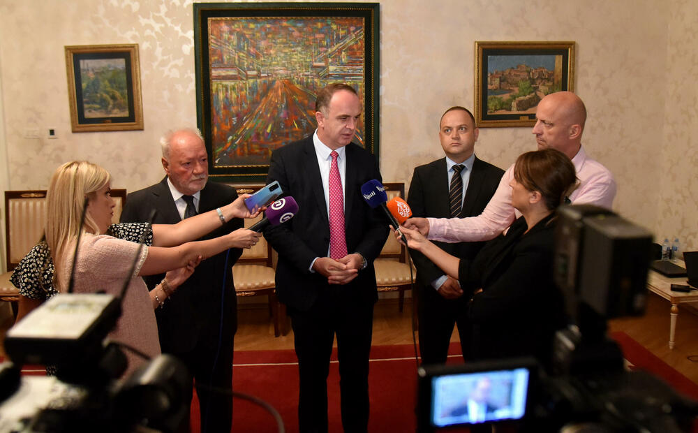 <p>"Svako ko može da ima jasan stav o programskim principima i EU integracijama za nas je partner", poručio je Đeljošaj</p>