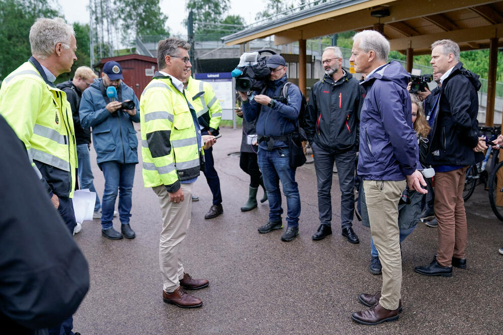 <p>Gloma, najduža i najbujnija rijeka u Norveškoj, pregrađena je hidroelektranom Braskereidfos, koja je sada pod vodom i ne radi</p>