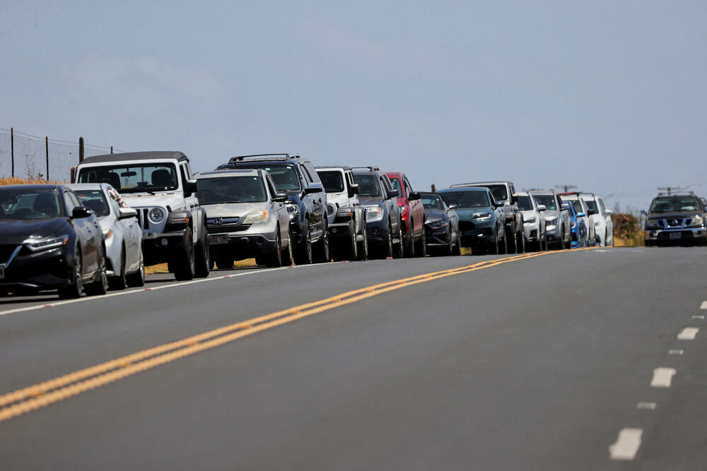 <p>Povrijeđeno je više od dvadeset osoba, a neki su prebačeni na liječenje u Honolulu, glavni grad Havaja na ostrvu Oahu. Požari, koji se šire zbog jakog vjetra, primorali su hiljade na evakuaciju dok je istorijski grad Lahaina, na Mauiju, razoren</p>