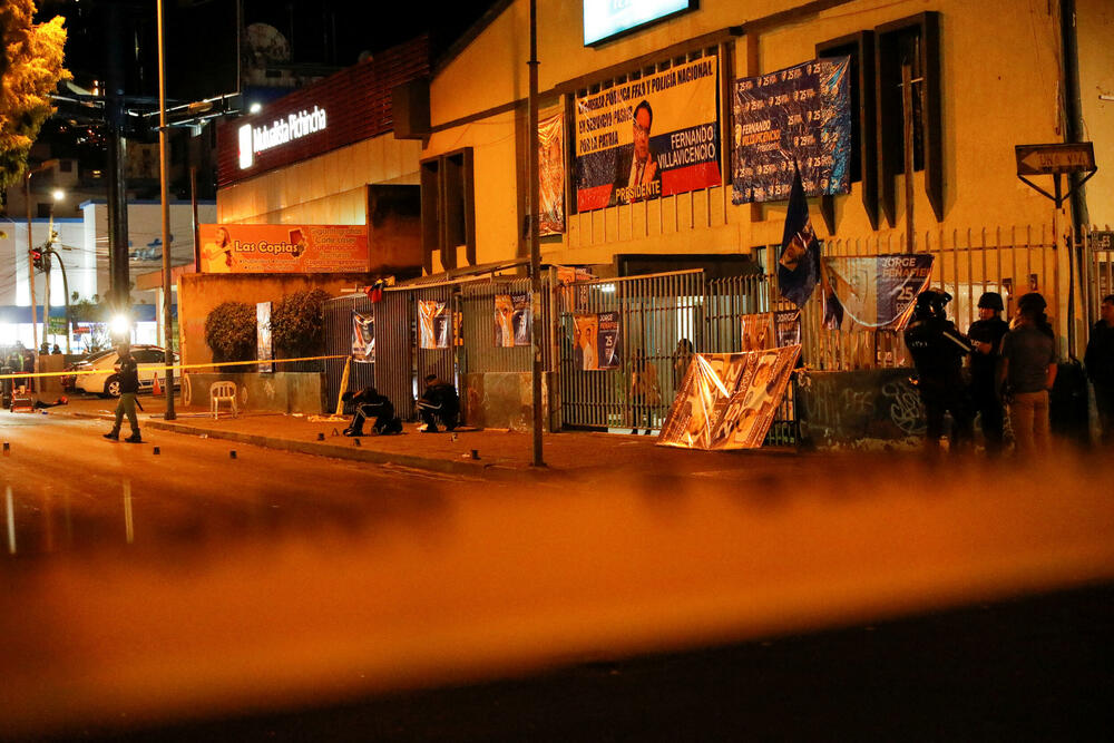 <p>Lokalni mediji su izvjestili da je oko 30 hitaca ispaljeno na događaju na sjeveru prijestonice, Kito. Video snimci postavljeni na društvenim mrežama pokazuju da Viljavisensio ulazi u automobil nakon događaja, prije nego što se začula pucnjava i vrištanje.</p>