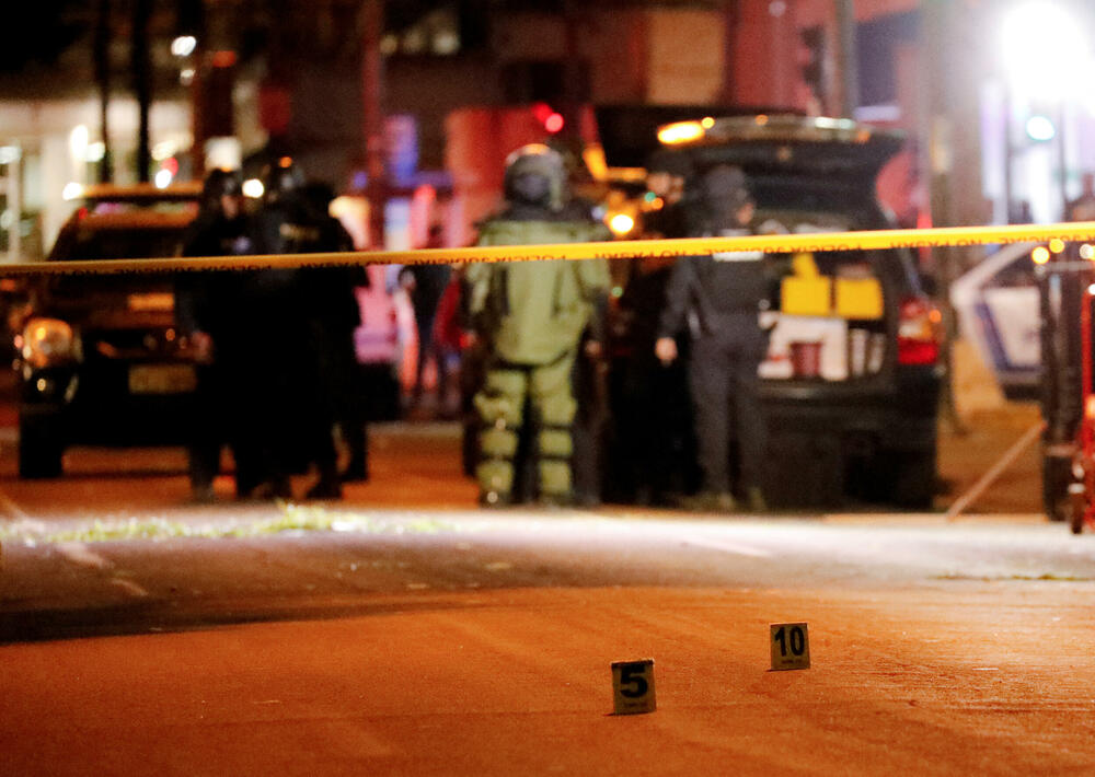 <p>Lokalni mediji su izvjestili da je oko 30 hitaca ispaljeno na događaju na sjeveru prijestonice, Kito. Video snimci postavljeni na društvenim mrežama pokazuju da Viljavisensio ulazi u automobil nakon događaja, prije nego što se začula pucnjava i vrištanje.</p>