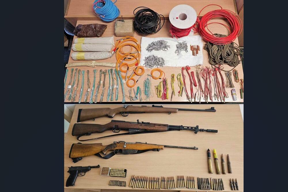 Dio oduzetog oružja, Foto: Uprava policije