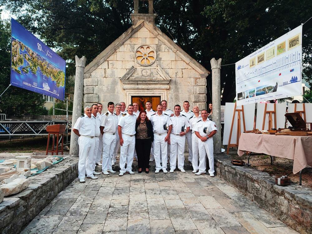 <p>Izložba je otvorena u četvrtak veče u atrijumu srednjevjekovnog ljetnjikovca Buća-Luković u Tivtu</p>