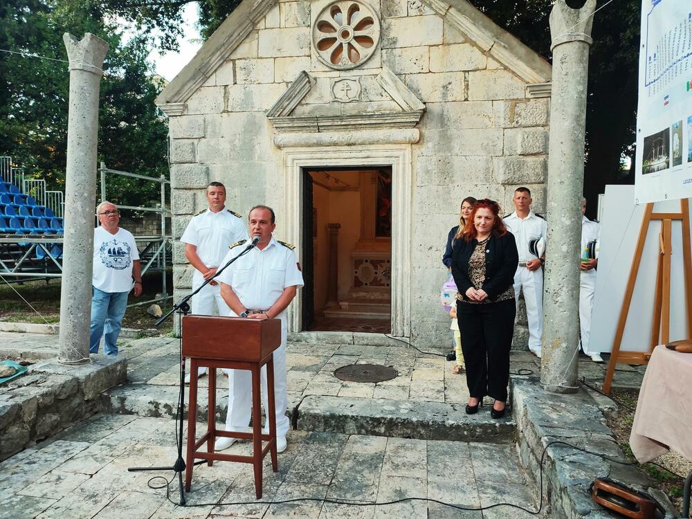 <p>Izložba je otvorena u četvrtak veče u atrijumu srednjevjekovnog ljetnjikovca Buća-Luković u Tivtu</p>