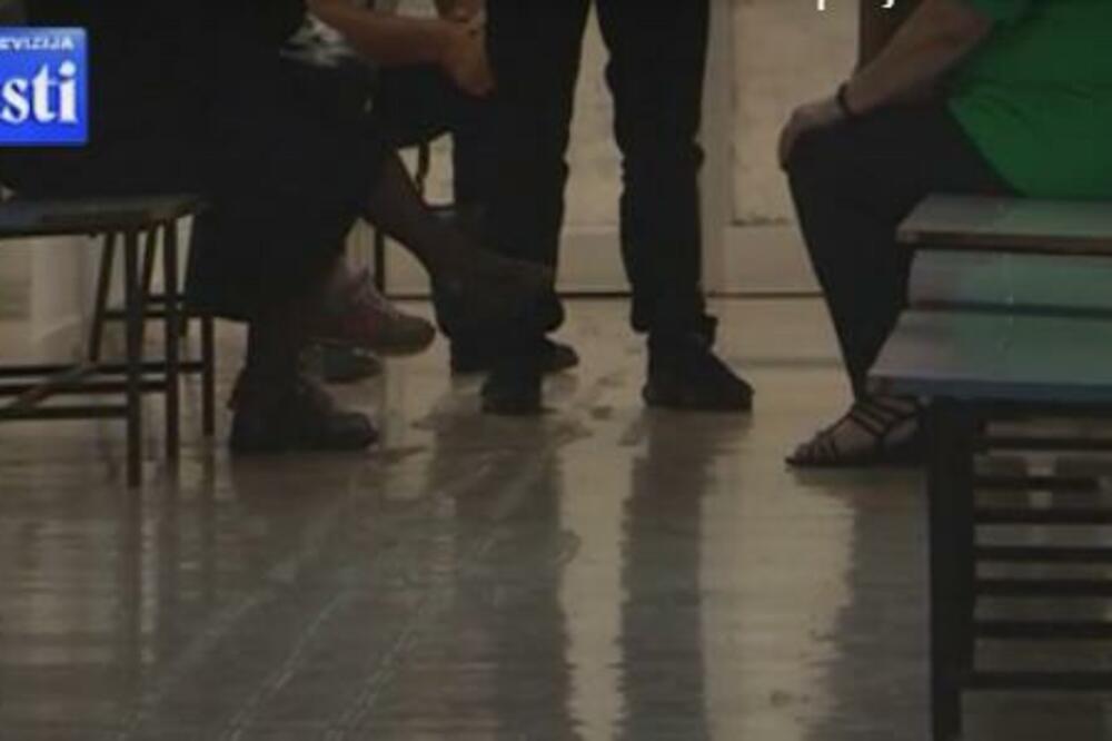 Bivši zavisnici od narkotika vakodnevno moraju da dolaze, što navodno ranije nije bio slučaj, Foto: TV Vijesti