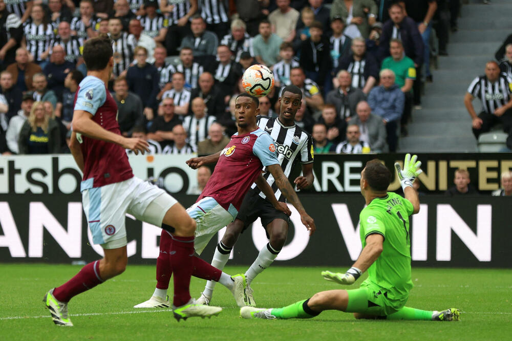 Isak postiže gol za 3:1, Foto: Reuters