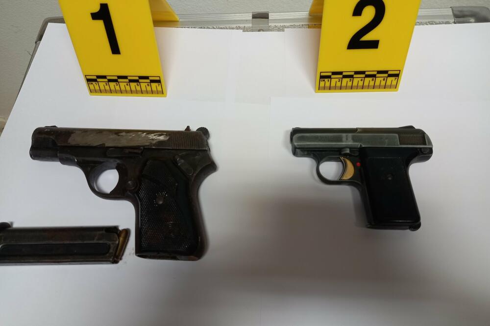 Pronađeni pištolji, Foto: Uprava policije