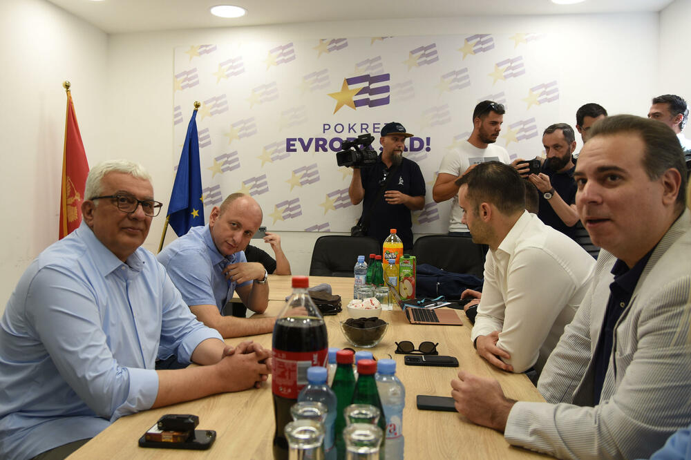 Sa jednog od prethodnih razgovora Spajića sa Mandićem i Kneževićem, Foto: Boris Pejović
