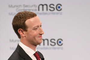 Zuckerberg: The mask is frivolous, nothing like a cage fight