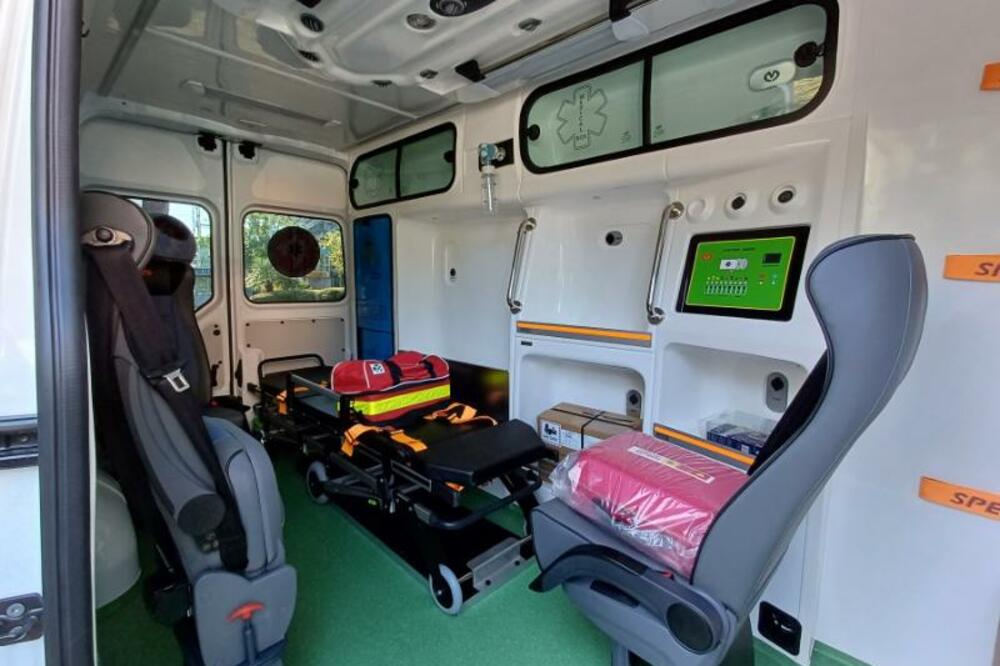 Novo sanitetsko vozilo, Foto: Zavod za hitnu medicinsku pomoć Crne Gore