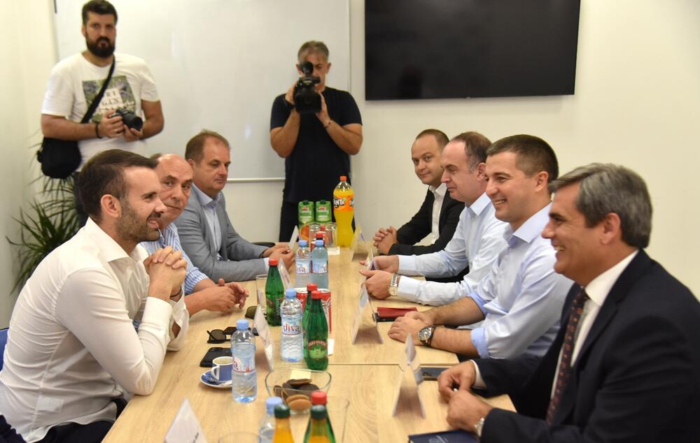 <p>Spajić je u četvrtak od šefa države dobio mandat za sastav vlade. Rok da završi taj posao je tri mjeseca, a mora dobiti podršku najmanje 41 poslanika</p>