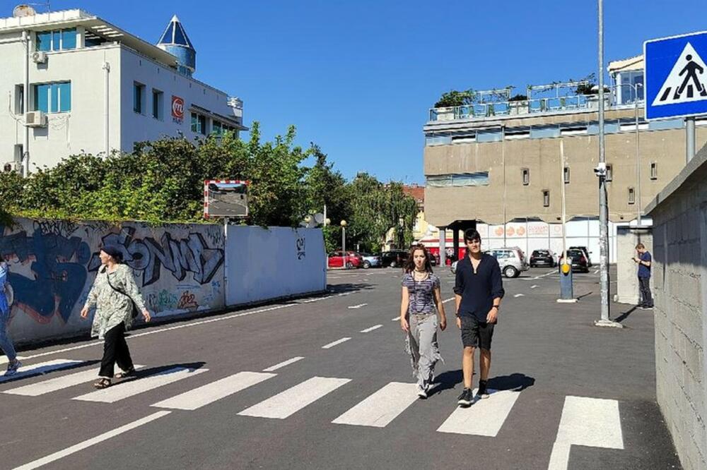 Iako su prvi pješački prelazi u Beogradu nacrtani 1952. godine, ni 70 godina kasnije, to, izgleda nije lak zadatak, Foto: Fonet