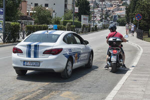 Budva: Državljanin Bugarske šutirao policijsko auto, upućen u...