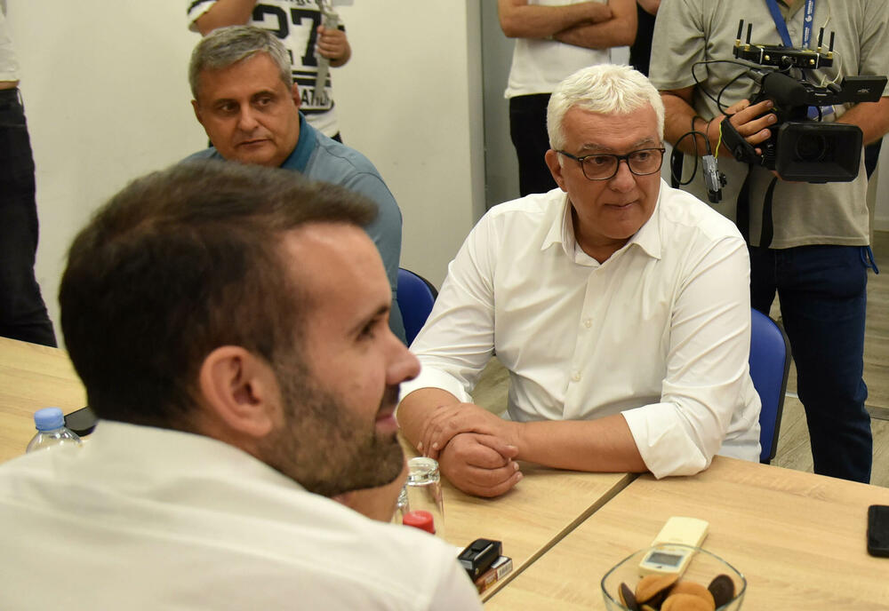 <p>Spajić je u četvrtak od šefa države dobio mandat za sastav vlade. Rok da završi taj posao je tri mjeseca, a mora dobiti podršku najmanje 41 poslanika</p>