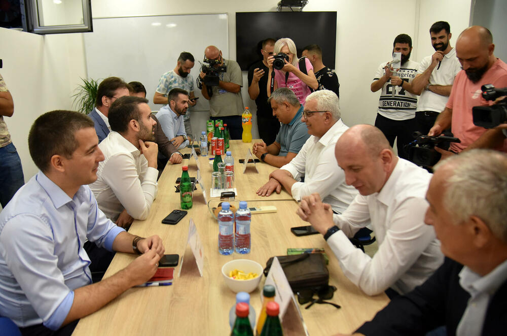 <p>Spajić je u četvrtak od šefa države dobio mandat za sastav vlade. Rok da završi taj posao je tri mjeseca, a mora dobiti podršku najmanje 41 poslanika</p>