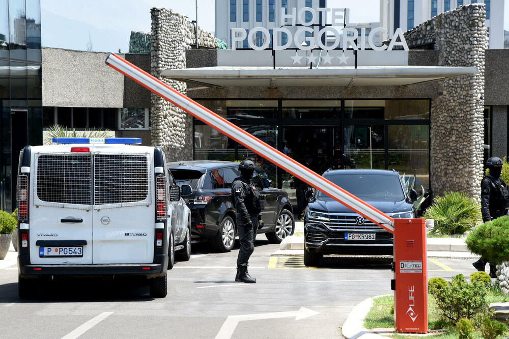 Akcija policije oko hotela Podgorica, Foto: Luka Zekovic