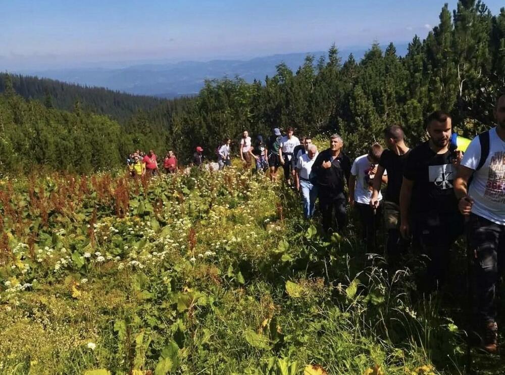 <p>"Festival je otvoren 11. avgusta koktelom dobrodošlice, a prisutne su pozdravili predsjednica Planinarskog saveza Tatjana Ivanović i predsjednik opštine Pljevlja Dario Vraneš"</p>