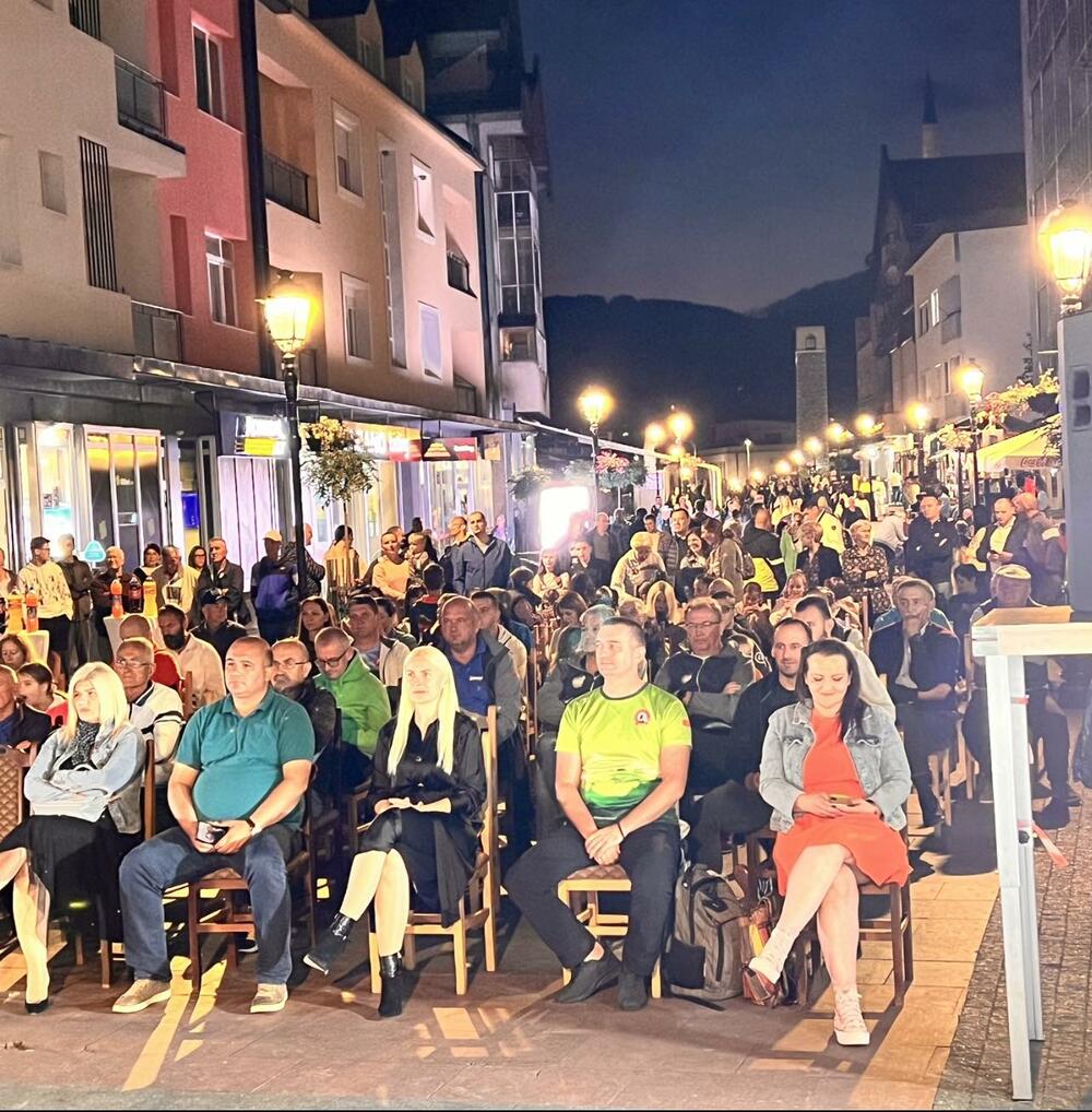 <p>"Festival je otvoren 11. avgusta koktelom dobrodošlice, a prisutne su pozdravili predsjednica Planinarskog saveza Tatjana Ivanović i predsjednik opštine Pljevlja Dario Vraneš"</p>