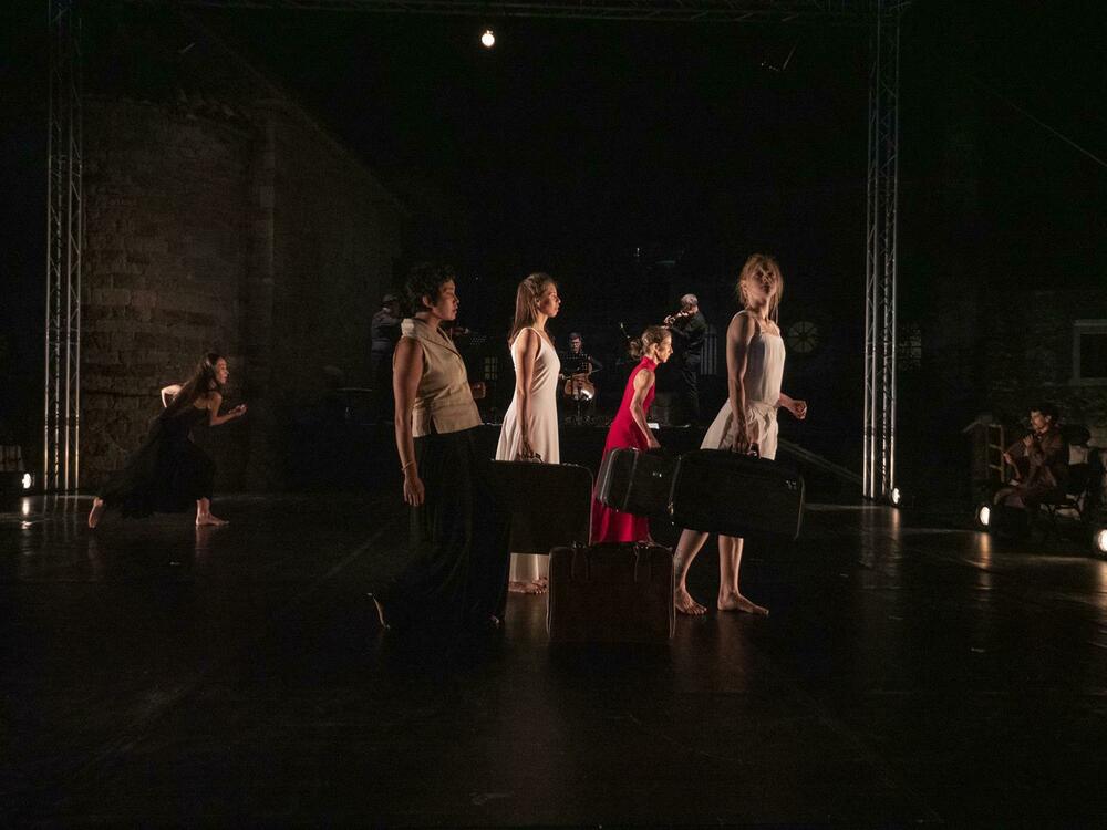 Iz predstave 'Bjeguni'