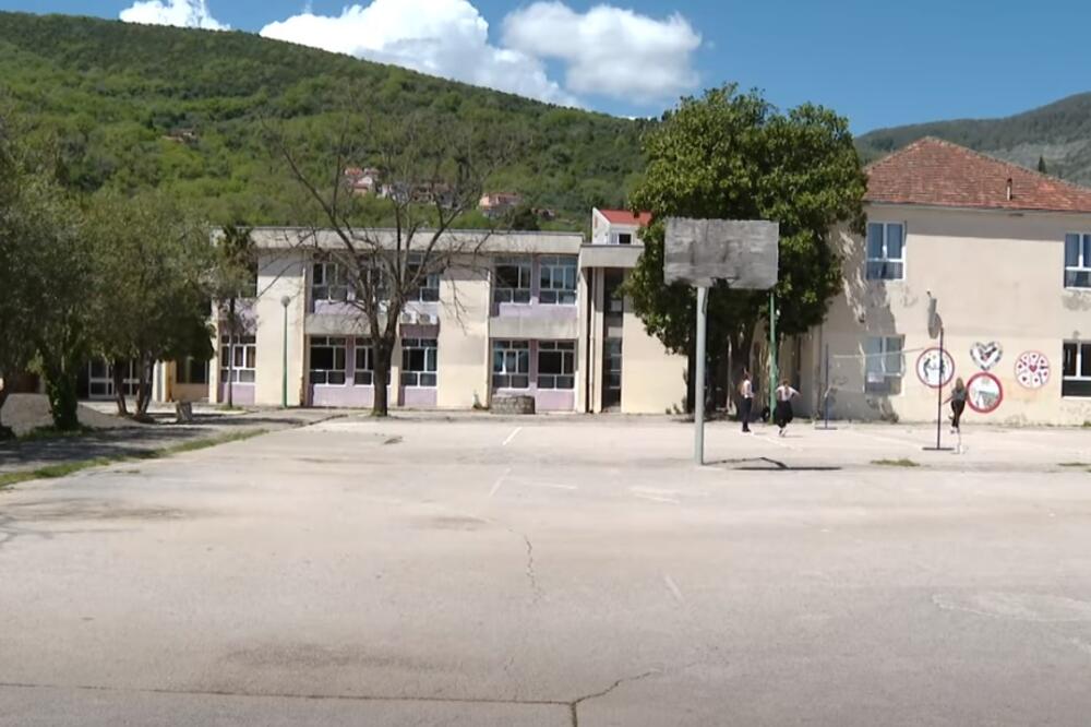 Osnovna škola "Orijenski bataljon" u Bijeloj, Foto: Printscreen YouTube