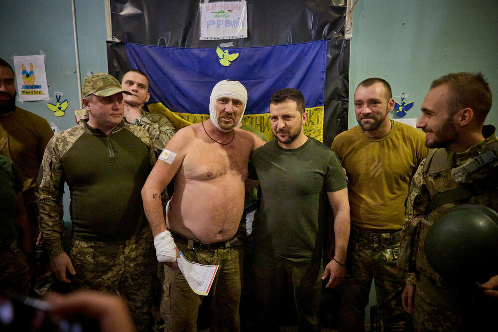 Zelenski sa vojnicima u Donjeckoj oblasti
