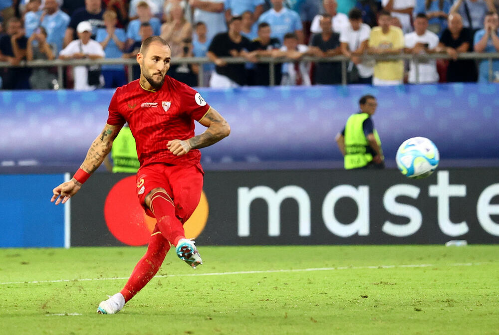 Gudelj šutira penal