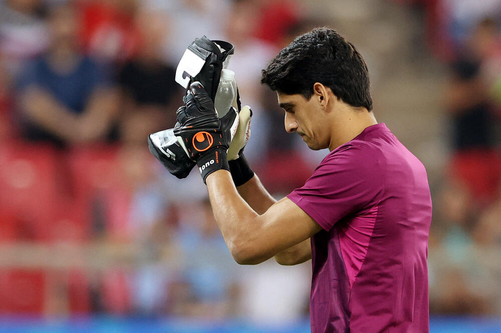 Bono se nakon Superkupa oprostio od navijača Sevilje, Foto: Reuters