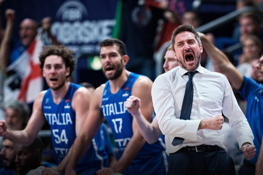 Poceko uvijek emotivno vodi Italijane, Foto: FIBA