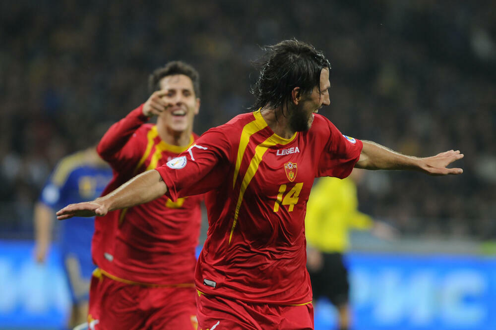 Damjanović sa asistentom Jovetićem slavi gol u Kijevu za pobjedu nad Ukrajinom, Foto: Savo Prelević