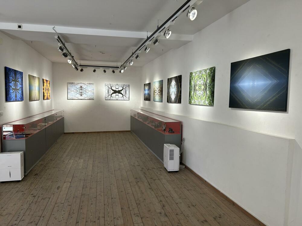 Sa izložbe u Rijeci