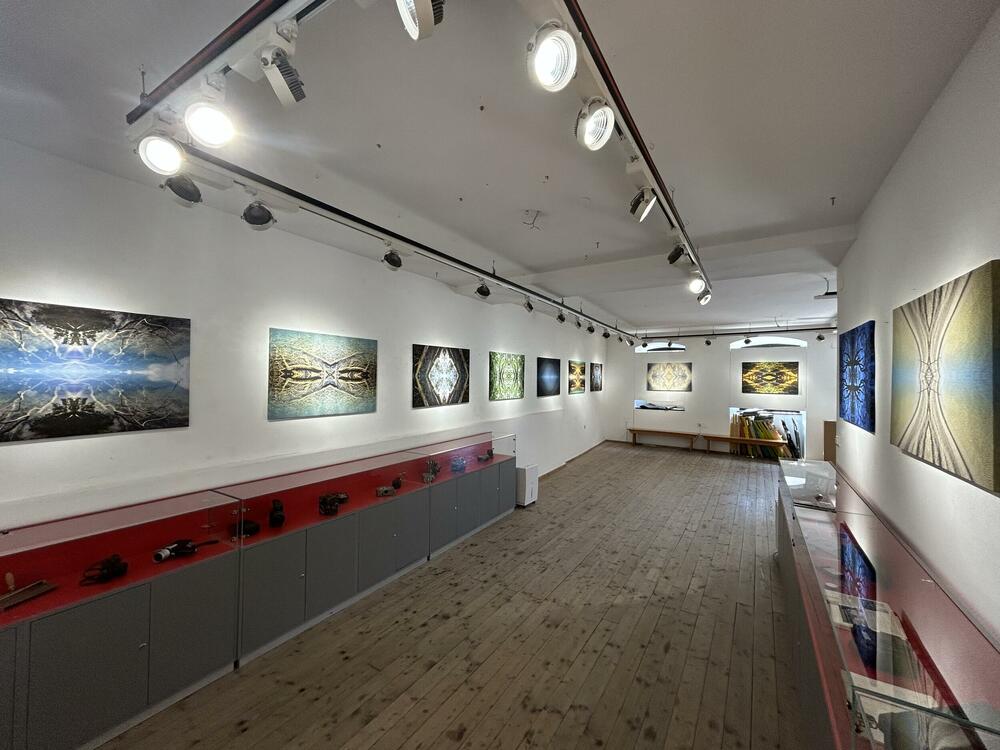 Sa izložbe u Rijeci