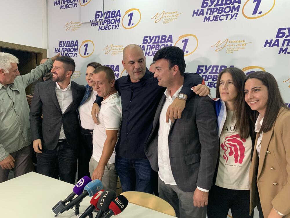 Slavlje u DF-u nakon pobjede na lokalnim izborima