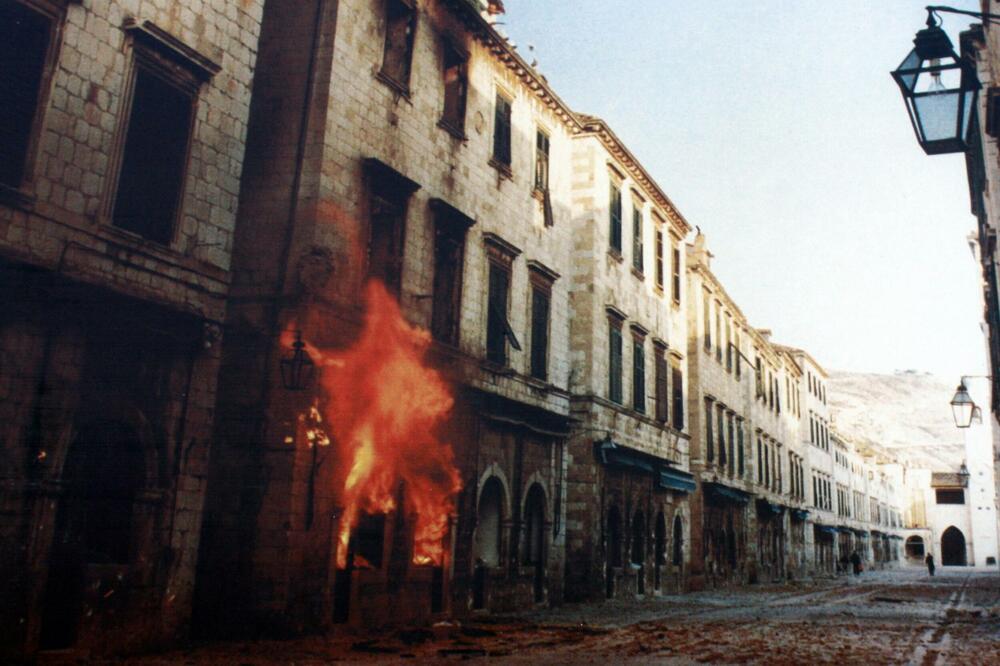 Dubrovački Stari grad u plamenu nakon granatiranja JNA i crnogorskih rezervista, Foto: Muzej DR/Wikimedia Commons