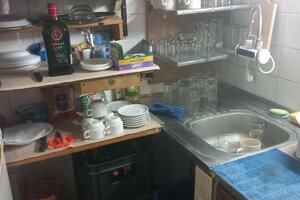 Gradski poslovni prostor pretvorili u kafanu i stan (FOTO)