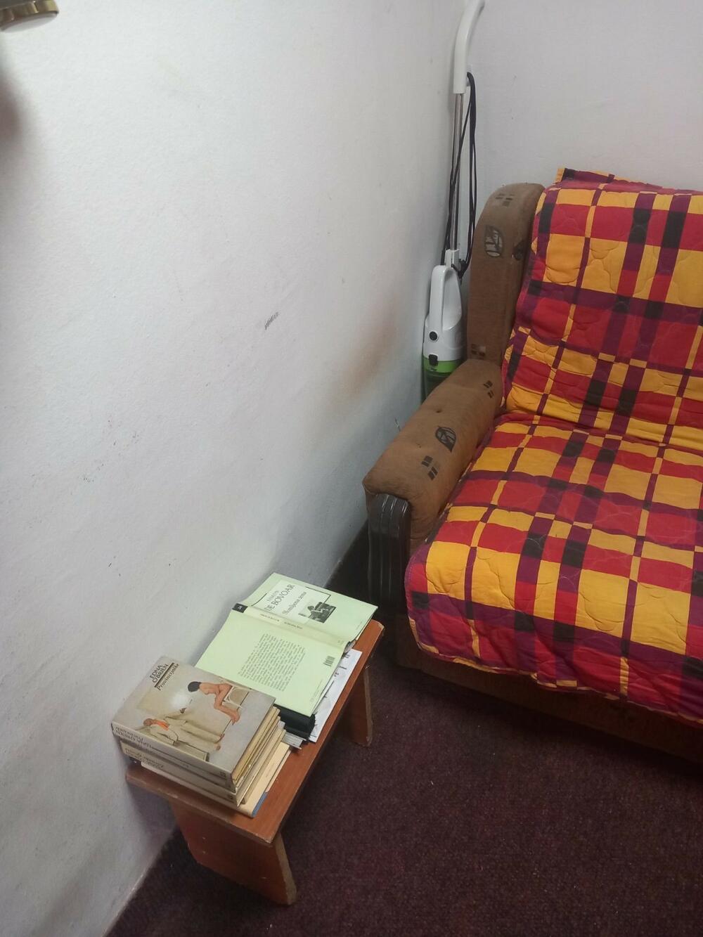 <p>Na fotografijama se vidi i da je neko prostor Mjesne zajednice Ljubović pretvorio u mjesto stanovanja. Zamjenik gradonačelnice Danilo Šaranović kazao da je ovo potvrda kako se ophodilo prema imovini grada</p>