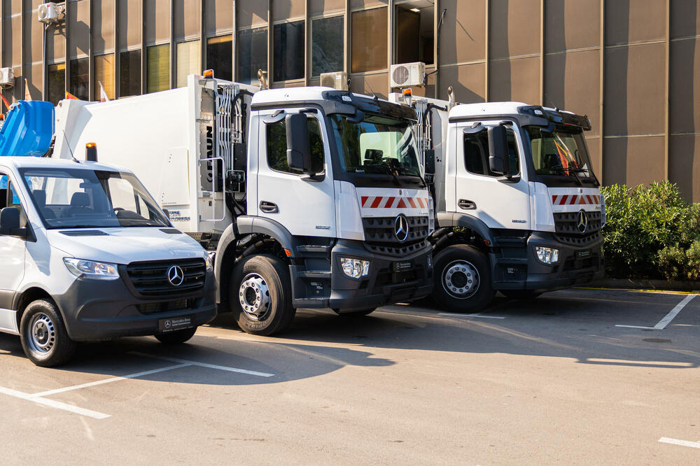 Vozila kupljena za potrebe Komunalnog preduzeća u Kotoru, Foto: Opština Kotor