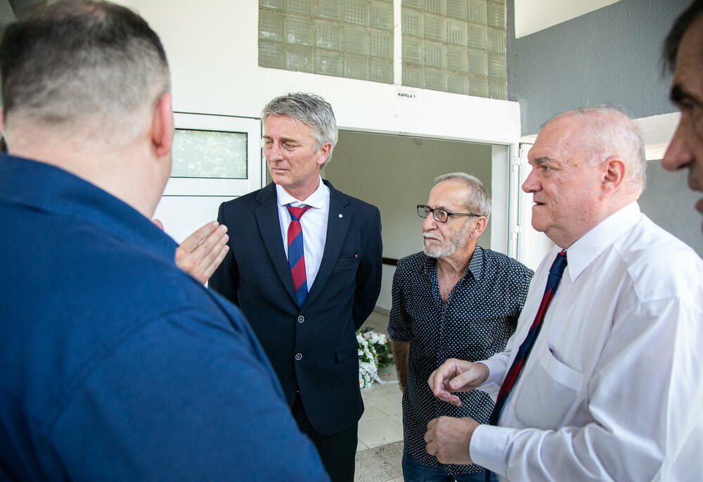 <p>Legendarni fudbaler Hajduka i Partizana bio je posebno vezan za Crnu Goru, zemlju svojih predaka, za Bjelopavliće, na kraju se vratio da živi u Danilovgrad</p>